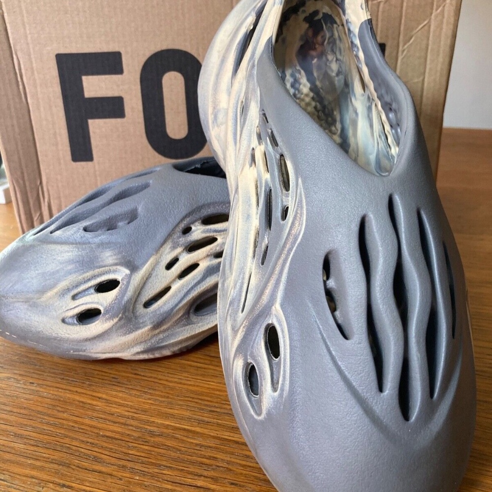 Adidas Yeezy Foam RNNR MXT MOON GREY!!! / SIZE 8